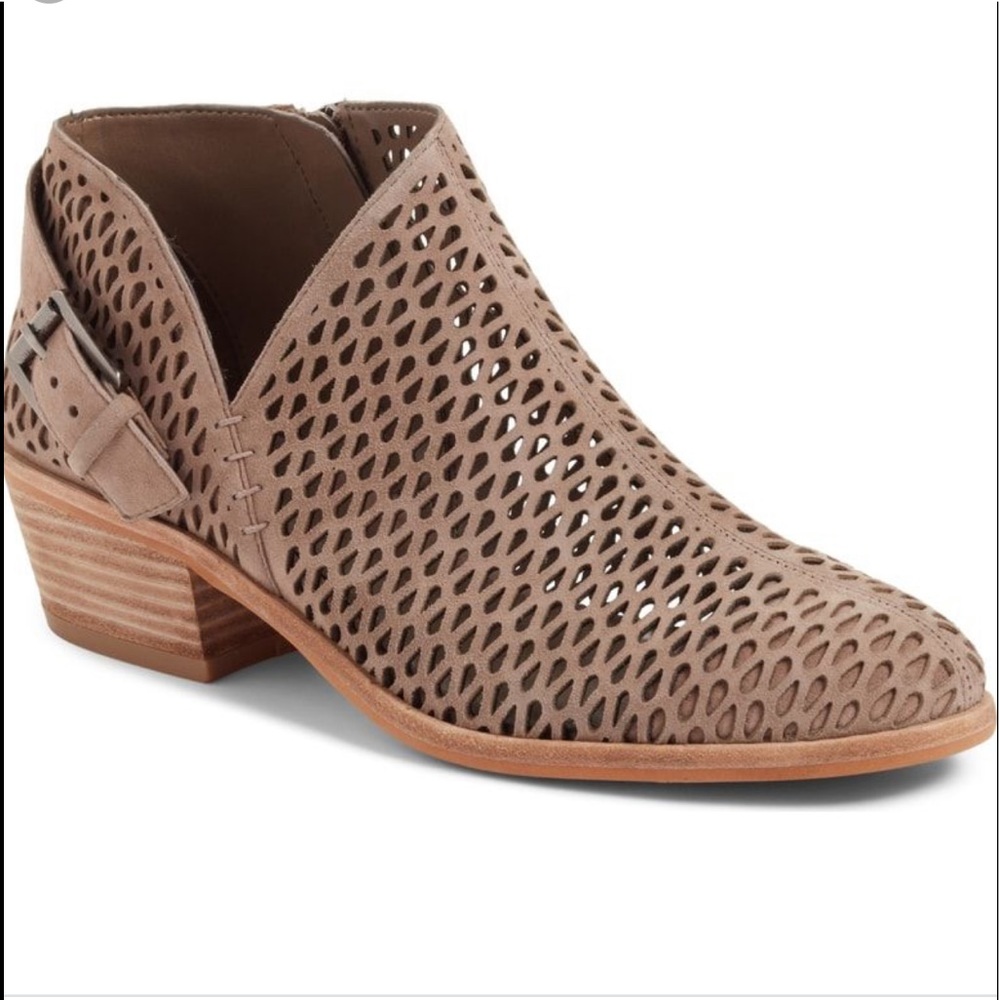NEW Vince Camuto Phandra Bootie in Urban Lux Suede - Picture 8 of 8